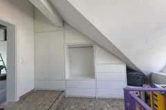 grifflose Garderobe in Dachschrägennische