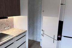 Küche mit versteckter Speisekammer