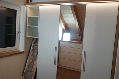 Kleiderschrank mit Beleuchtung